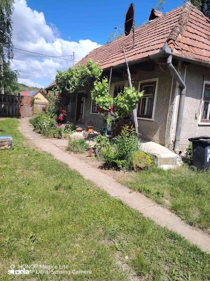 Casă cu 3 camere cu Teren 2840 Mp în Boroșneu Mare