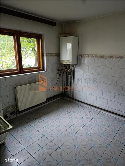 Casă cu 3 camere decomandat cu Teren 1378 Mp în Costești