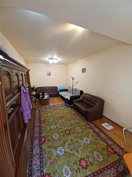 Casă cu 6 camere cu Teren 350 Mp în Apollo