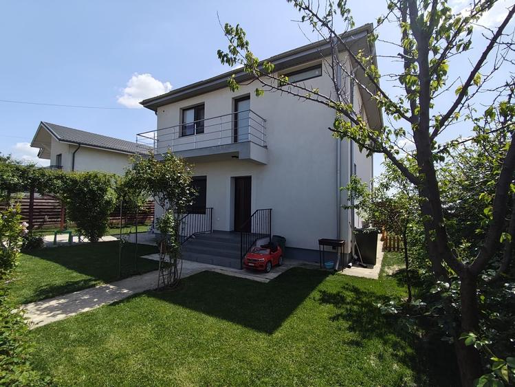 Casă individuală cu 4 camere cu Teren 380 Mp în Joița