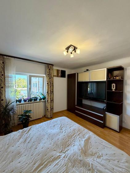 Garsonieră decomandată în Far