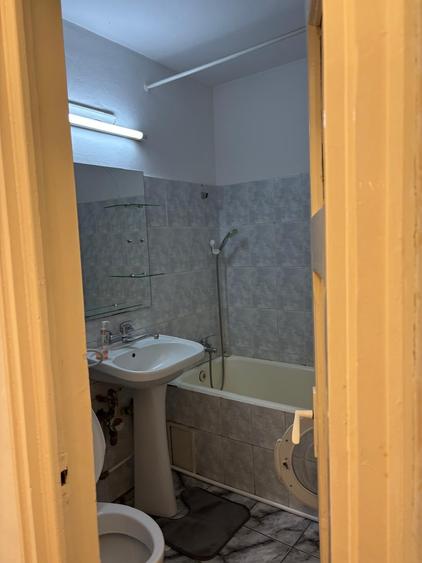 Apartament cu 2 camere semidecomandat, mobilat în 1 Mai