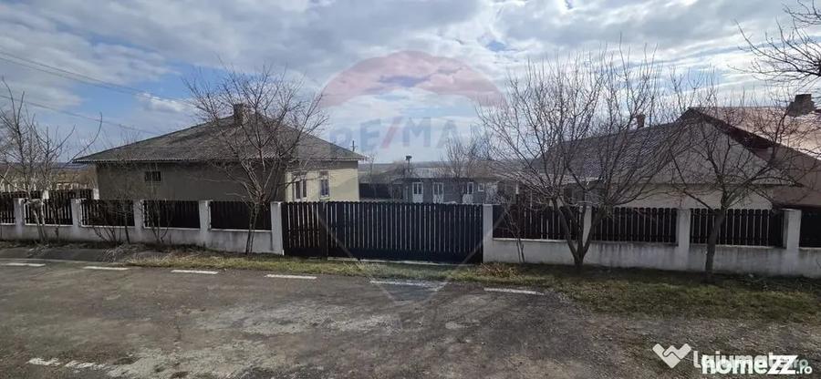 Casă cu 4 camere cu Teren 614 Mp în Stânca (Ștefănești)