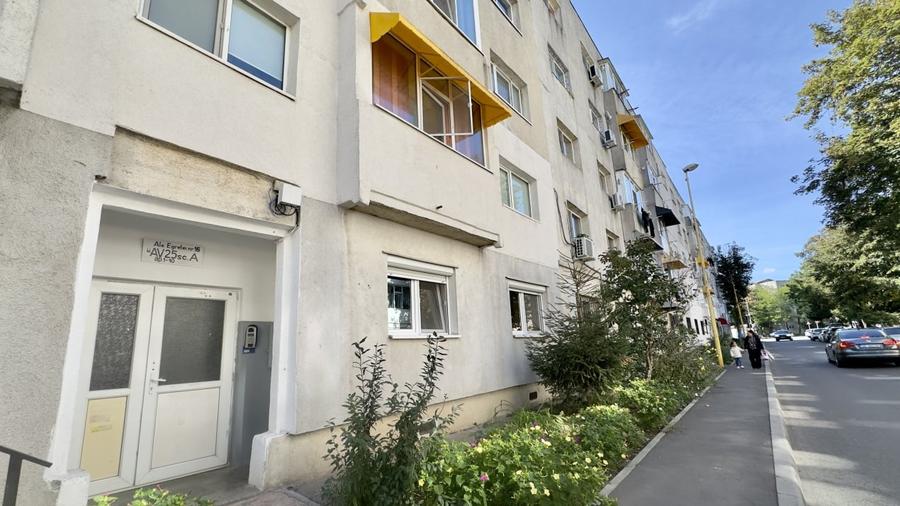 Apartament cu 4 camere decomandat, mobilat în CET