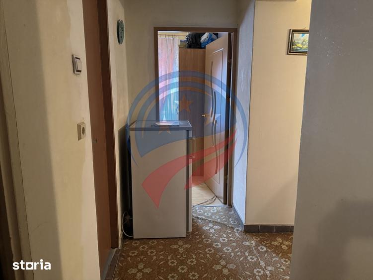 Apartament cu 3 camere decomandat, mobilat în Calea București