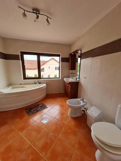 Casă cu 4 camere cu Teren 500 Mp în Ghiroda