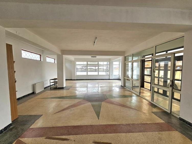 Spațiu comercial, de 280 mp, în Central