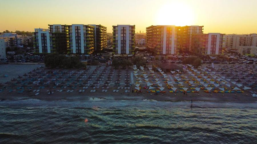 Apartament cu 2 camere semidecomandat, mobilat în Central