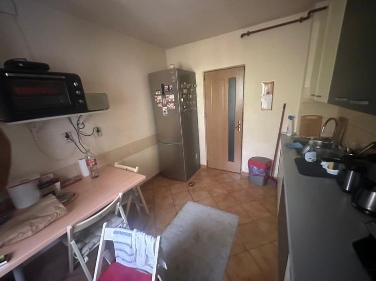 Apartament cu 3 camere semidecomandat, mobilat în Colentina
