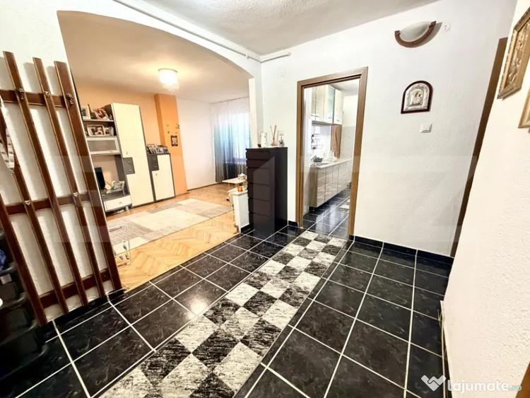 Apartament cu 3 camere decomandat în Central