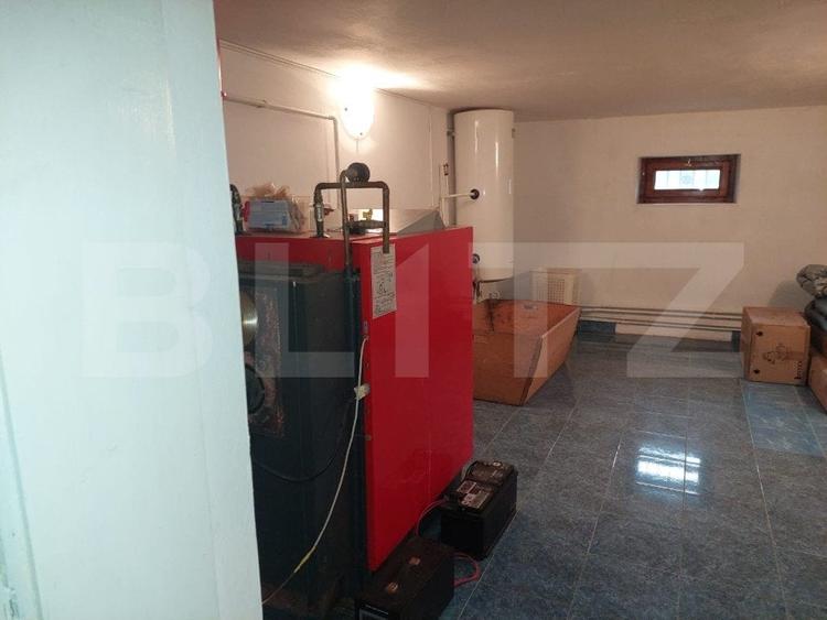 Casă de vânzare, cu 6 camere, 300 mp, spațioasă, în Câmpulung Moldovenesc - 12