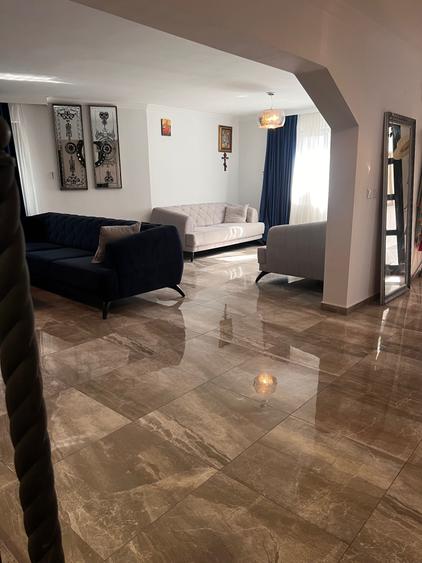 Casă cu 4 camere în Exterior Vest