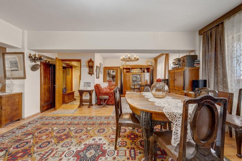 Apartament cu 4 camere semidecomandat, mobilat în 1 Mai