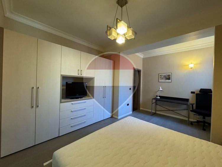 Apartament cu 3 camere semidecomandat, mobilat în UTA