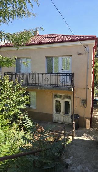 Casă cu 6 camere cu Teren 330 Mp în Sud