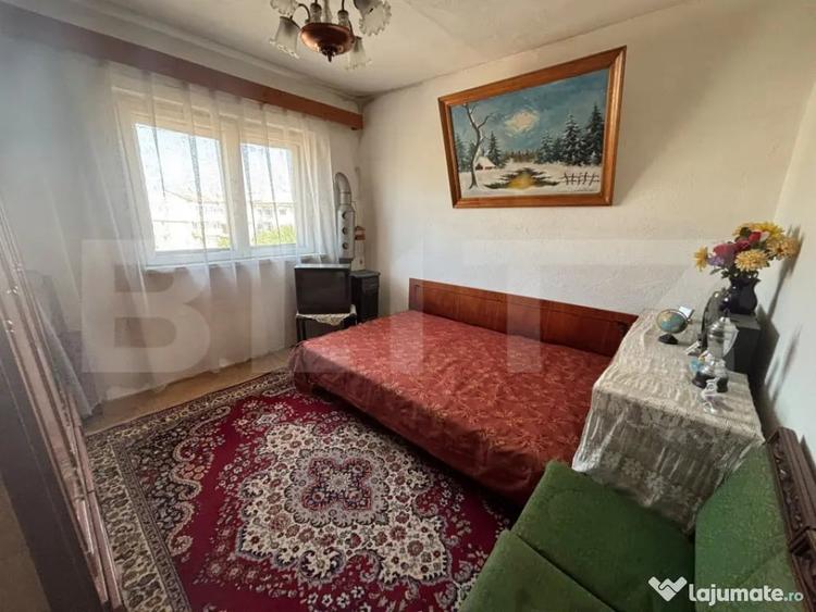 Apartament cu 3 camere decomandat în Micro 12