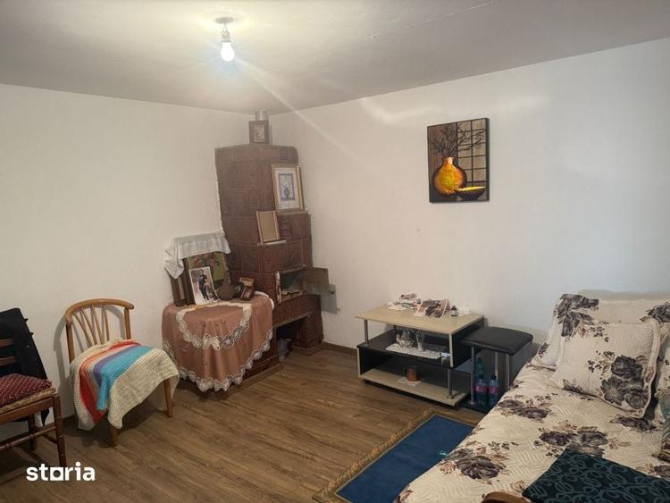 Casă cu 5 camere cu Teren 3279 Mp în Vârvor