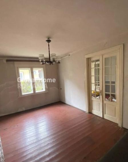 Apartament cu 3 camere semidecomandat în P-ța Alba Iulia