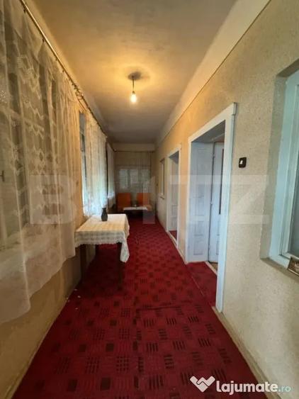 Casa de vanzare, cu 2 camere, 120 mp + teren de 1207 mp, zon - 2