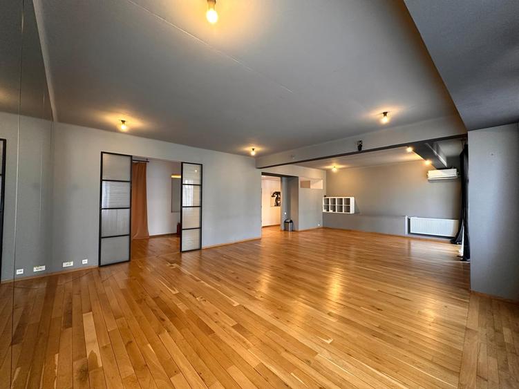 Apartament cu 4 camere semidecomandat în Dacia