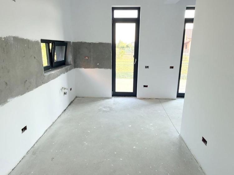 Duplex cu 4 camere cu Canalizare în Dumbrăvița