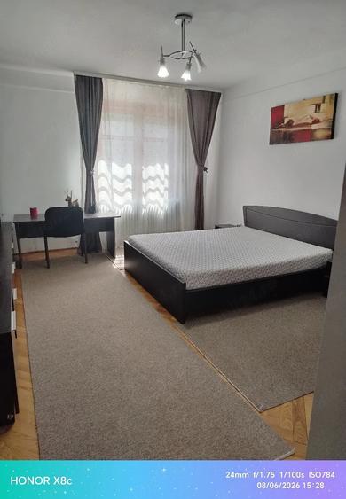 Apartament cu 3 camere decomandat în Independenței