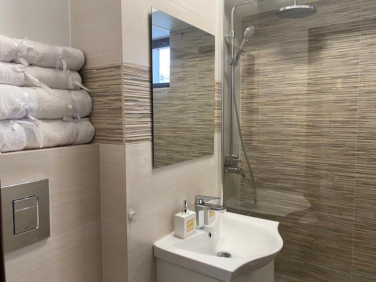 Apartament cu 3 camere decomandat în Victoriei