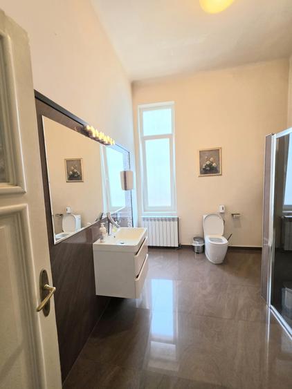Apartament cu 5 camere în P-ța Unirii