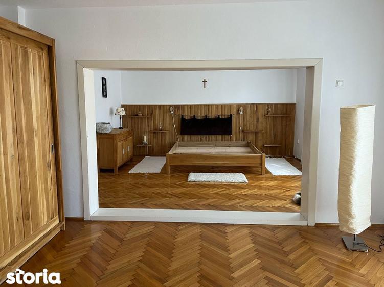 Casă cu 5 camere cu Teren 936 Mp în Central