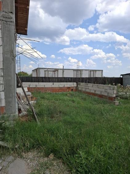 Casă cu 3 camere în Bradu