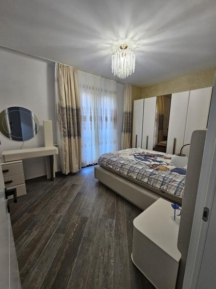 Casă individuală cu 7 camere cu Canalizare în Faleza Nord