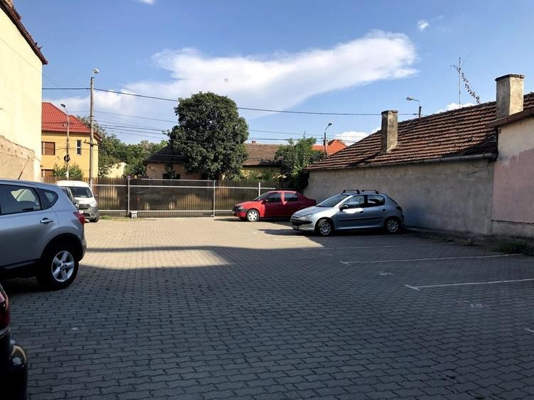 Apartament cu 3 camere decomandat în Ghiroda