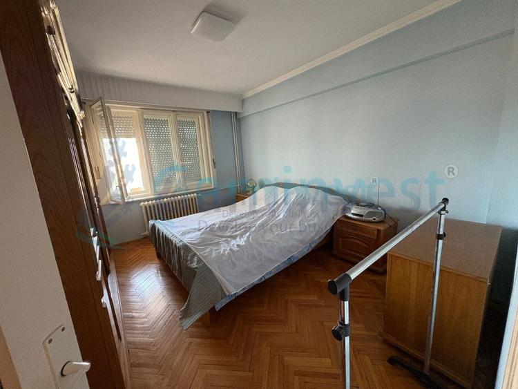 Apartament cu 3 camere decomandat, mobilat în Decebal
