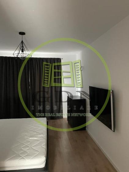 Duplex cu 10 camere cu Canalizare în Preajba
