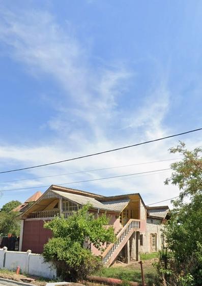 Casă cu 3 camere cu Teren 1120 Mp în Central