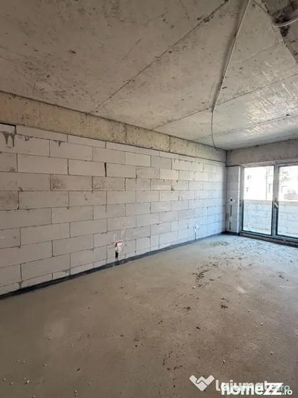 Apartament cu 3 camere semidecomandat în Nicolina