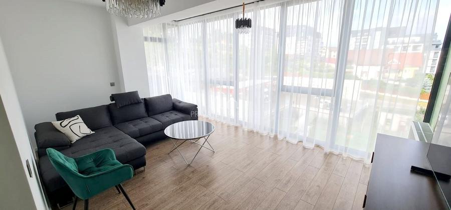 Apartament cu 3 camere decomandat în Tudor
