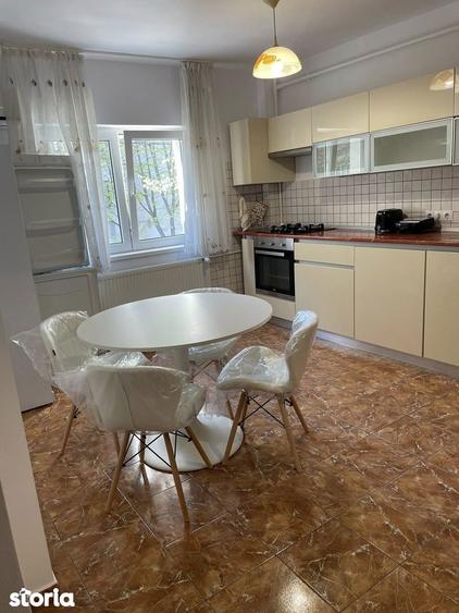Apartament cu 2 camere decomandat, mobilat în Decebal