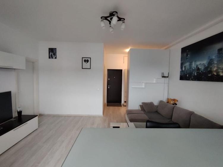 Apartament cu 2 camere semidecomandat în Păcii