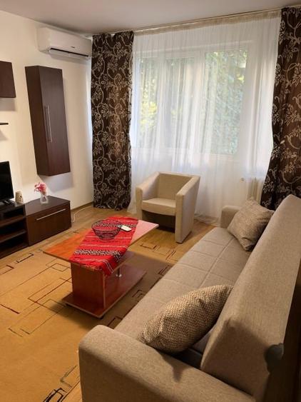 Apartament cu 2 camere semidecomandat, mobilat în Dristor