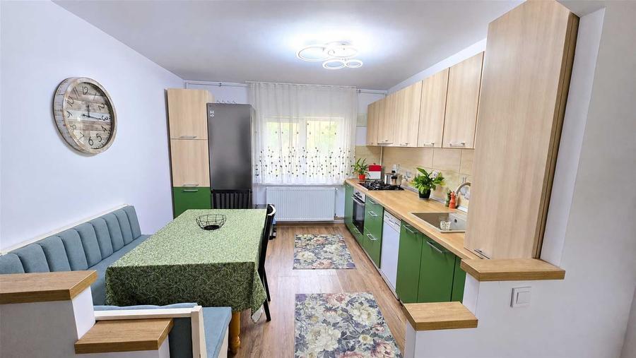 Apartament cu 3 camere decomandat în Micro 17