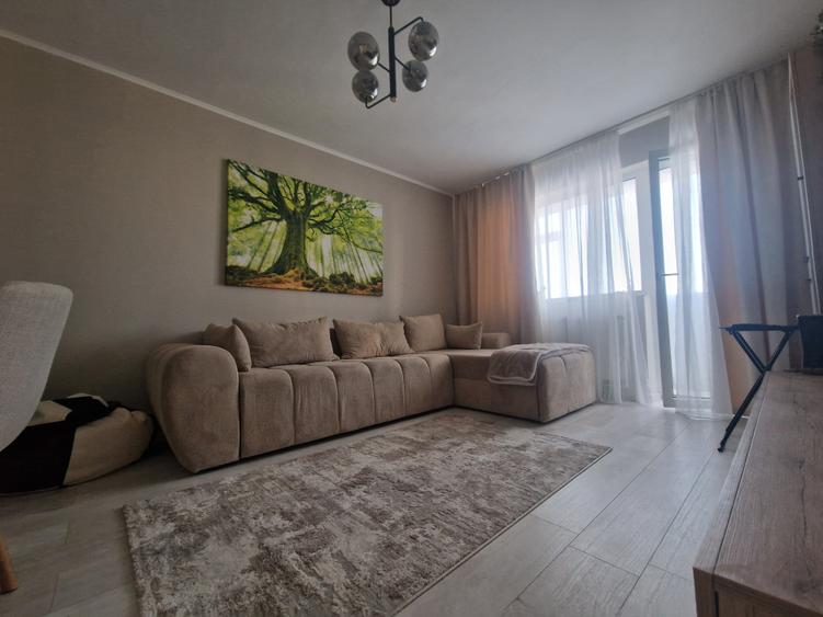 Apartament cu 3 camere decomandat în CET
