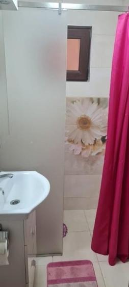 Apartament cu 3 camere semidecomandat în Cetate