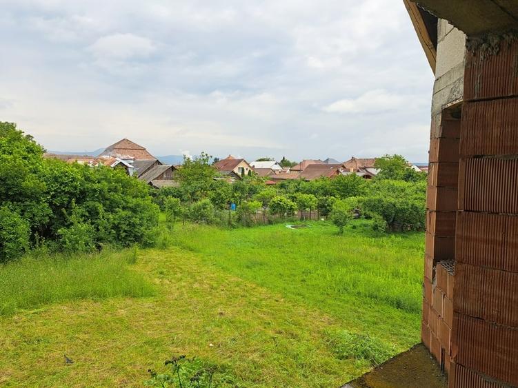 Casă individuală cu 6 camere cu Teren 572 Mp în Reghin