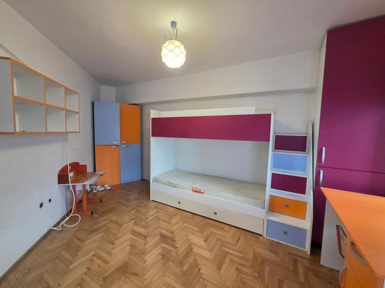 Apartament cu 3 camere decomandat în Dacia