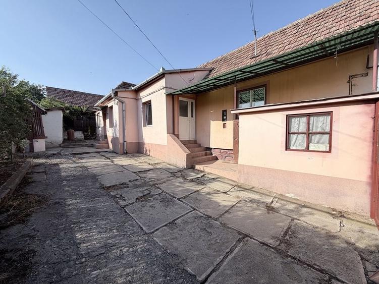 Casă cu 3 camere în Șura Mare