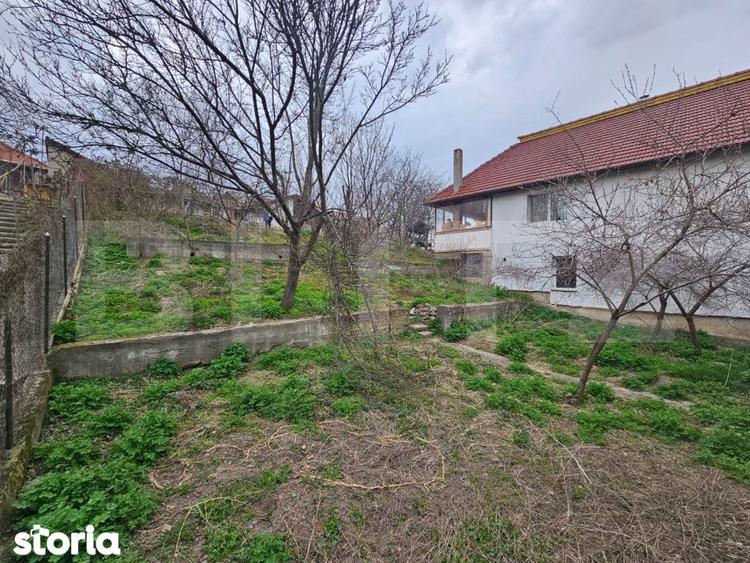 Casă cu 4 camere cu Teren 400 Mp în Central