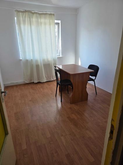 Apartament cu 2 camere decomandat în Valea Aurie