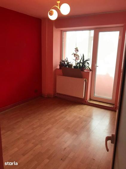 Apartament cu 4 camere în Micro 17