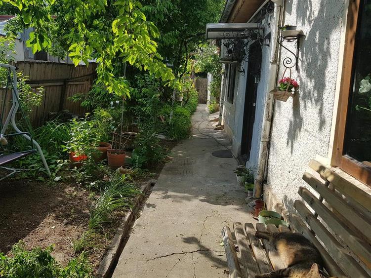 Casă cu 2 camere cu Canalizare în Central